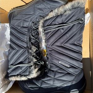 Columbia Gray Quilted Boots with Faux Fur (Brand New in Box, Women’s size 9.5)